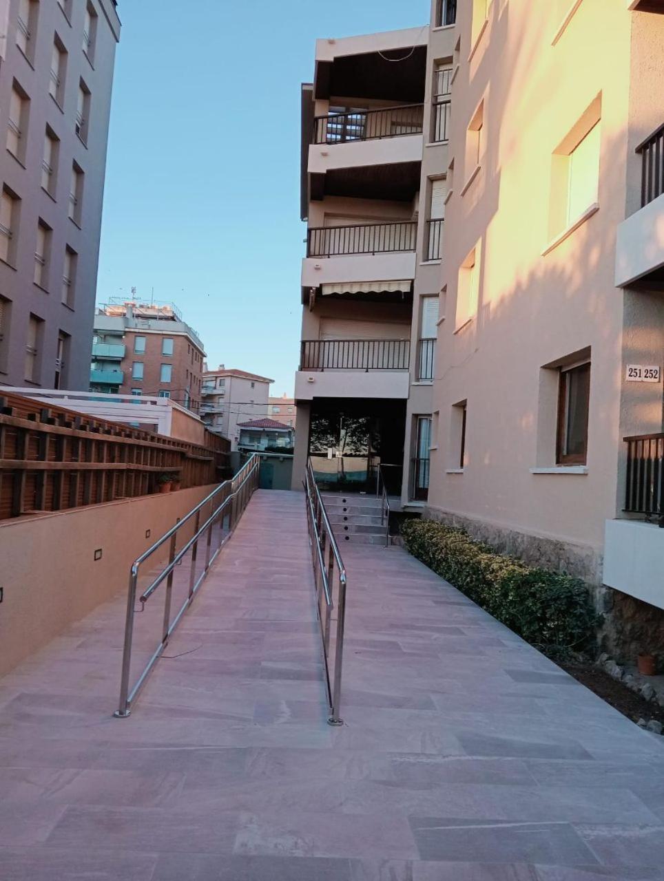 Apartamento Primera Linea De Playa Port-Segur 세구르 데 칼라펠 외부 사진