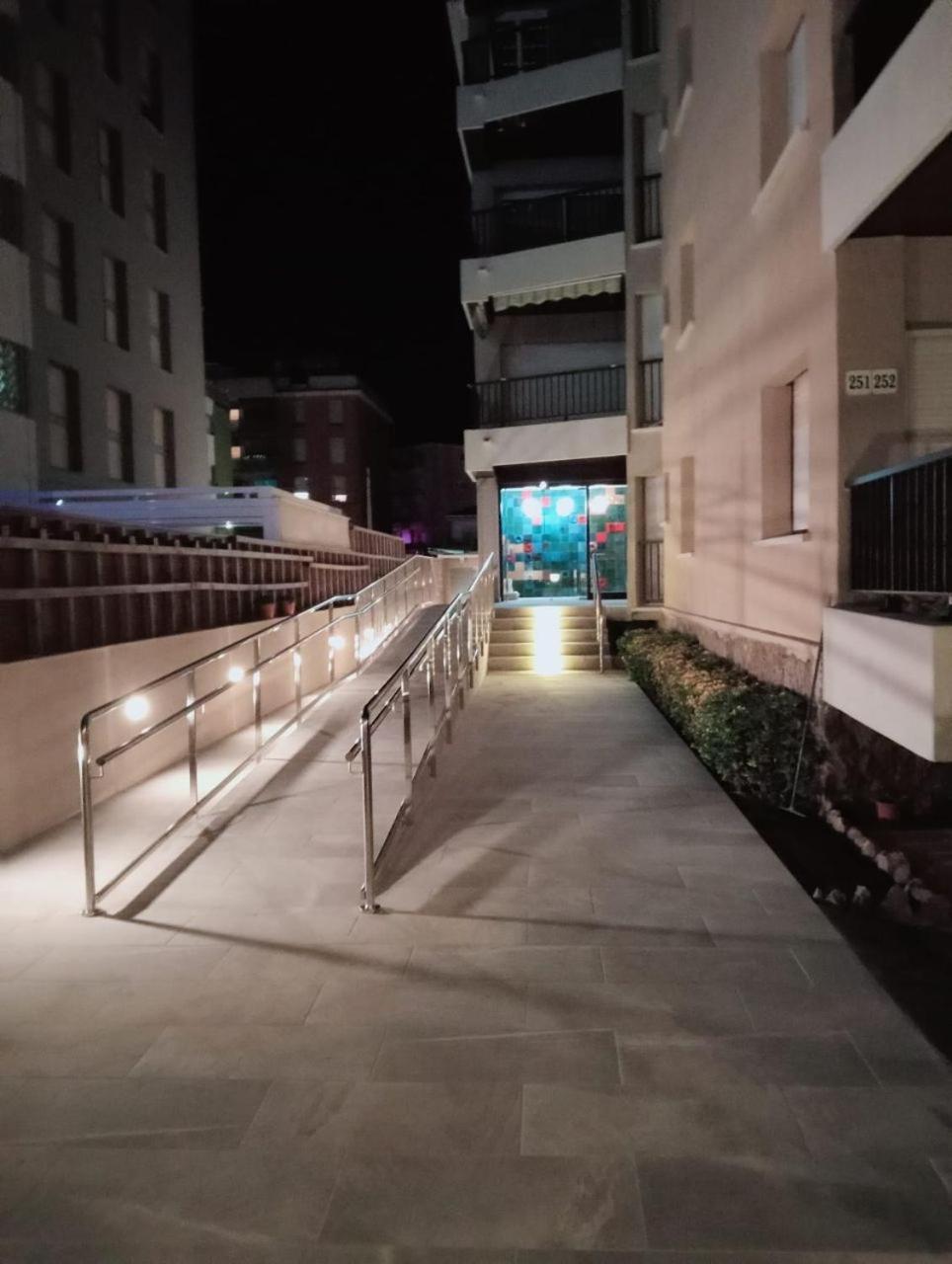 Apartamento Primera Linea De Playa Port-Segur 세구르 데 칼라펠 외부 사진